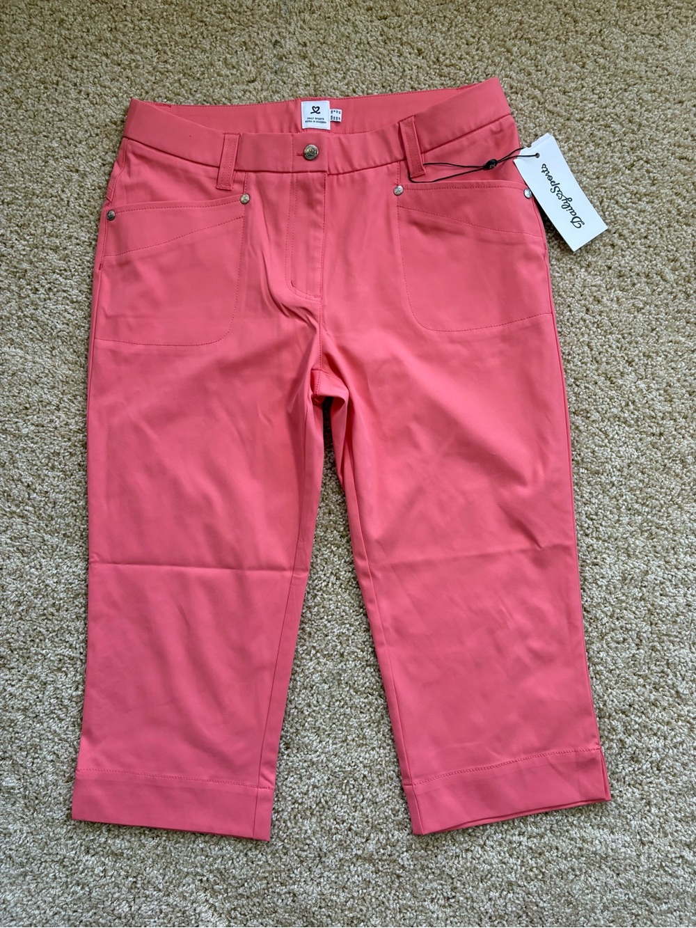 NWT Daily Sports Coral Pink Magic Golf Capris / City Shorts - US 8